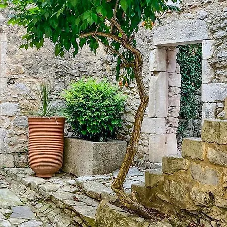 Holiday home Lovely In Lussan With Outdoor Swimming Pool Lussan (Gard)